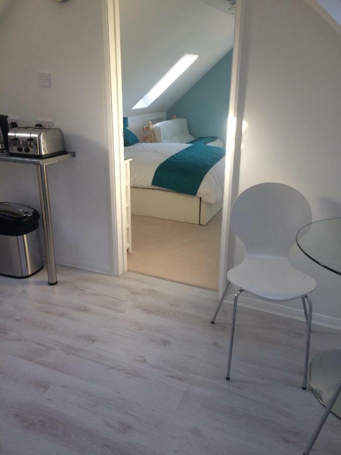 Number Forty One Bed and Breakfast Hillingdon Exteriör bild
