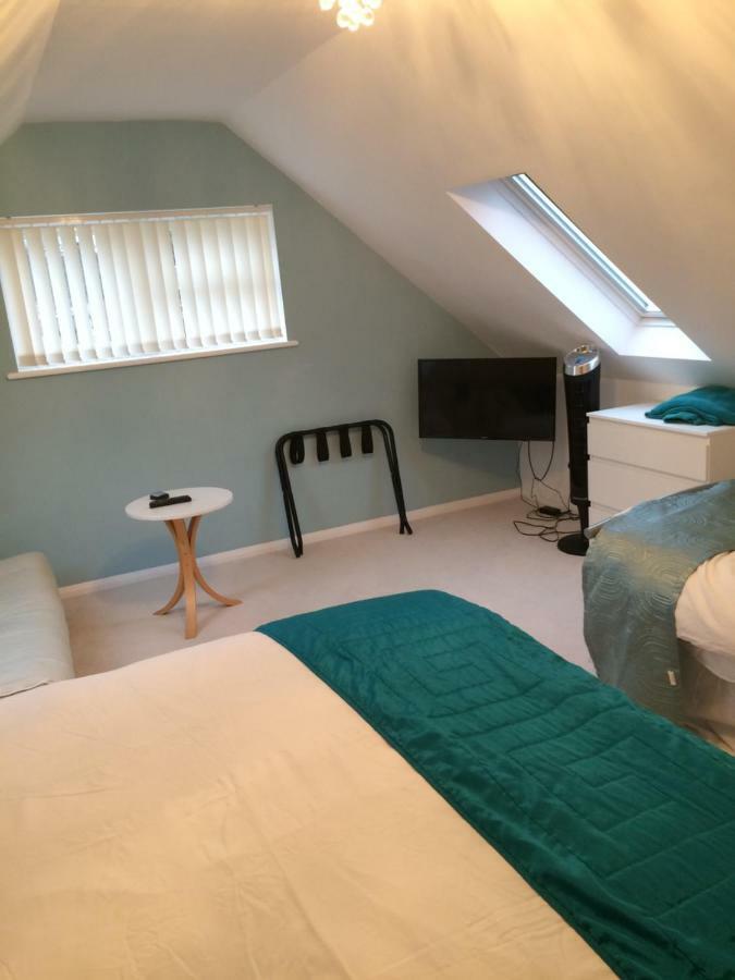 Number Forty One Bed and Breakfast Hillingdon Exteriör bild