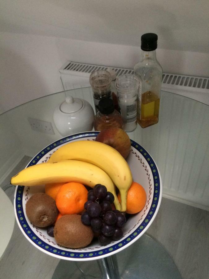 Number Forty One Bed and Breakfast Hillingdon Exteriör bild