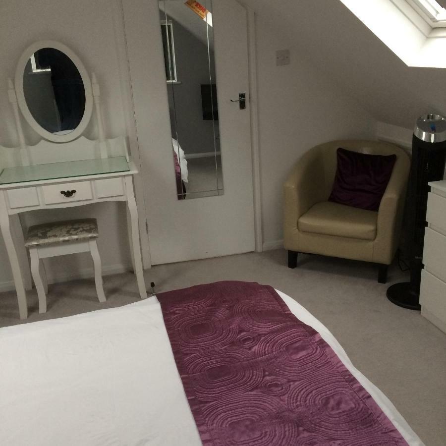 Number Forty One Bed and Breakfast Hillingdon Exteriör bild