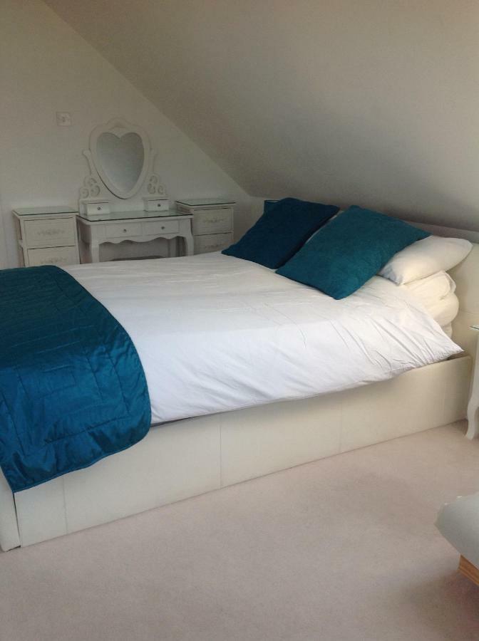 Number Forty One Bed and Breakfast Hillingdon Exteriör bild
